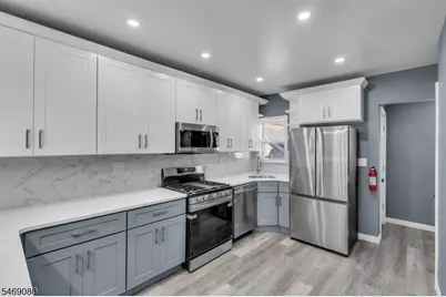 508 W 3rd Ave, Roselle, NJ 07203 - Photo 16