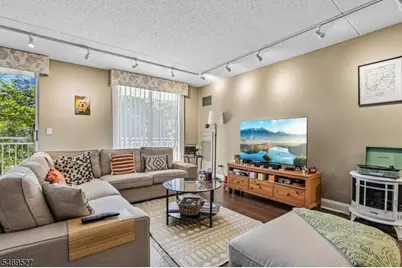 1077 River Rd #205, Edgewater, NJ 07020 - Photo 4