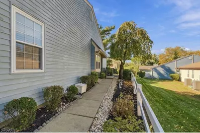 2A John Adams Ct, Monroe Township, NJ 08831 - Photo 4