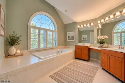 47 Wyckoff Dr, Union Township, NJ 08867 - Photo 18