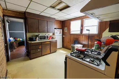 427 Robins St, Roselle, NJ 07203 - Photo 8