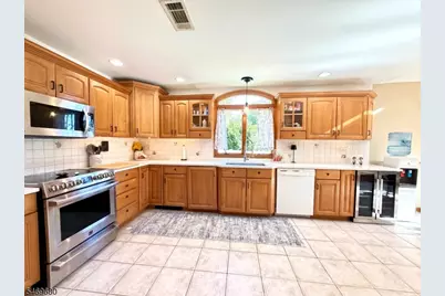 8 Hillside Ct East, Morris Plains, NJ 07950 - Photo 8