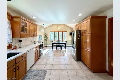 8 Hillside Ct East, Morris Plains, NJ 07950 - Photo 6