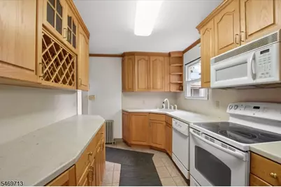 418 Chain O Hills Rd, Woodbridge Township, NJ 07067 - Photo 10