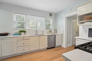 2 Woodland Rd, Maplewood Twp., NJ 07040 - Photo 14