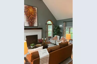 4 Summershade Ln, Raritan Township, NJ 08551 - Photo 2