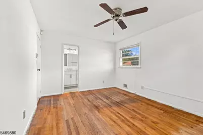 75 Tammy Pl, Woodbridge Township, NJ 08830 - Photo 4