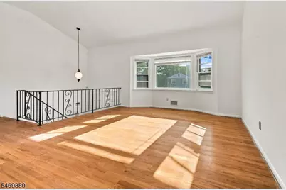 75 Tammy Pl, Woodbridge Township, NJ 08830 - Photo 2