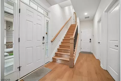 9 Haralson Ct, Livingston, NJ 07039 - Photo 4