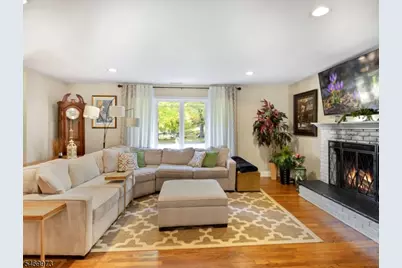 63 Sun Valley Way, Morris Plains, NJ 07950 - Photo 6