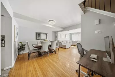 6102 N Oaks Blvd, North Brunswick Township, NJ 08902 - Photo 6