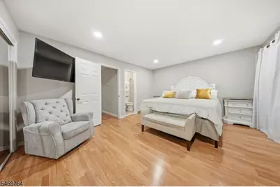 6102 N Oaks Blvd, North Brunswick Township, NJ 08902 - Photo 20