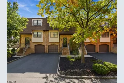 6102 N Oaks Blvd, North Brunswick Township, NJ 08902 - Photo 2