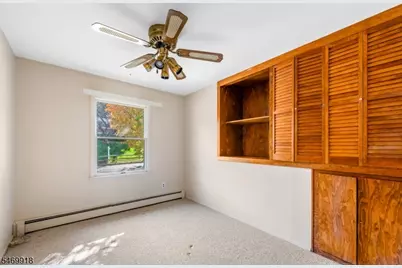 10 Barton Ln, Hopatcong, NJ 07843 - Photo 8