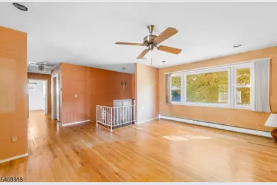 10 Barton Ln, Hopatcong, NJ 07843 - Photo 4