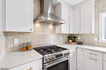 30 Irving St, Montclair, NJ 07042 - Photo 12