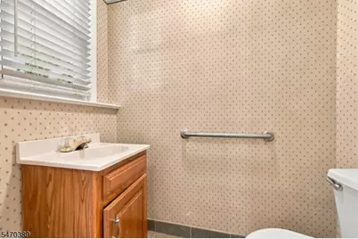 15 Brentwood Dr, Verona, NJ 07044 - Photo 20