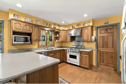 9 Hunting Meadow Ct, Rockaway Township, NJ 07866 - Photo 10