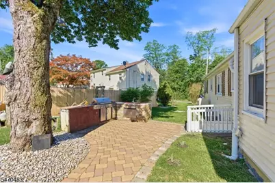 32 Valley View Dr, Mine Hill, NJ 07803 - Photo 10