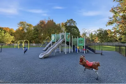 17 Park Gate Dr, Edison, NJ 08820 - Photo 32