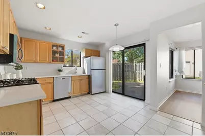 17 Park Gate Dr, Edison, NJ 08820 - Photo 12