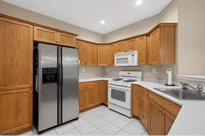 166 Brittany Ct #166, Clifton, NJ 07013 - Photo 8