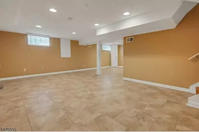 226 Lancaster Dr, Parsippany, NJ 07034 - Photo 32
