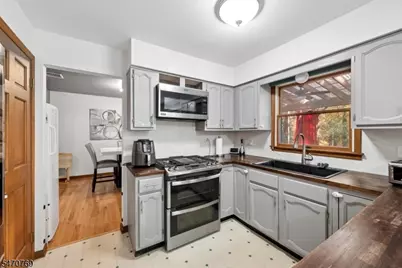 4 Alexandra Rd, Roxbury Township, NJ 07850 - Photo 8