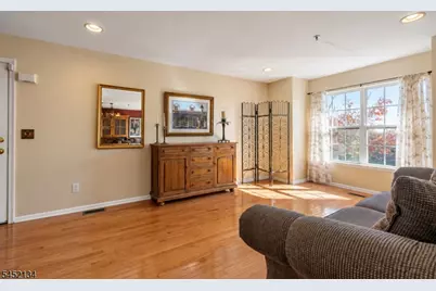 1008 Robin Ct, Green Brook Township, NJ 08812 - Photo 8