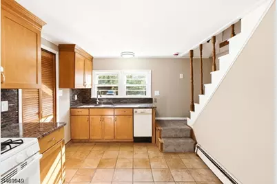 32 Vermont Ave, Franklin Township, NJ 08823 - Photo 8