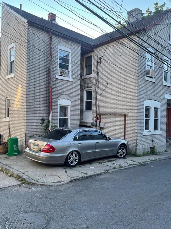 218 Fountain St, Allentown, PA 18102-3928