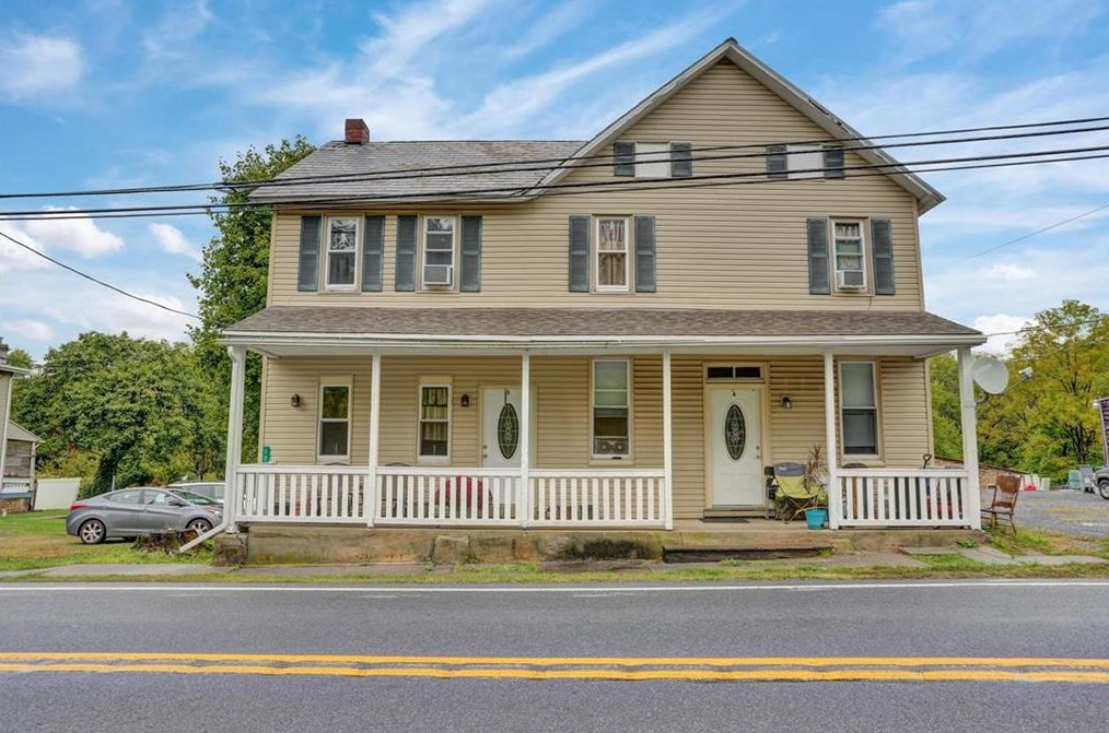 1261 State St, Mertztown, PA 19539