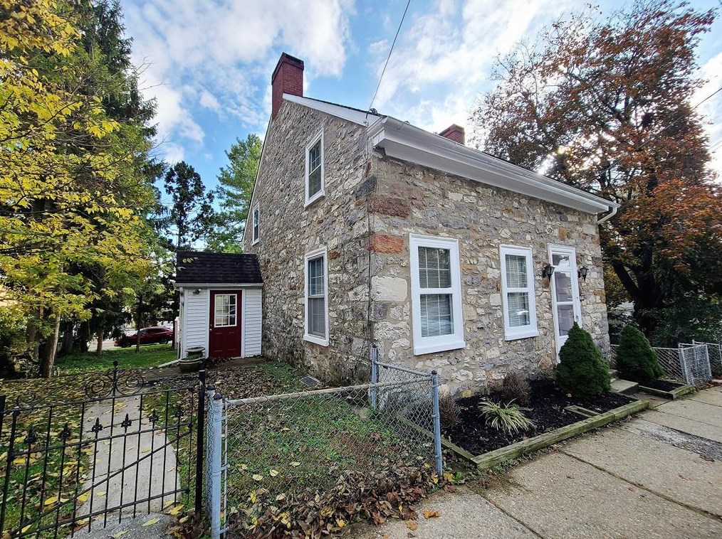 1910 Walnut St, Allentown PA  18104-6703 exterior