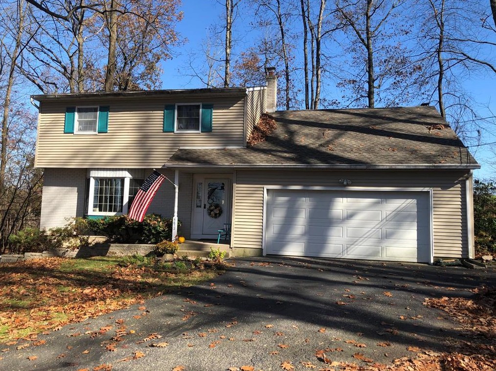 5672 Sherwood Dr, Easton, PA 18040-6533