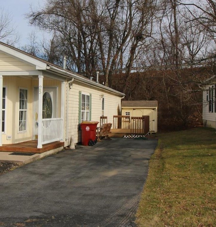 25 Abbey Rd, Easton, PA 18040