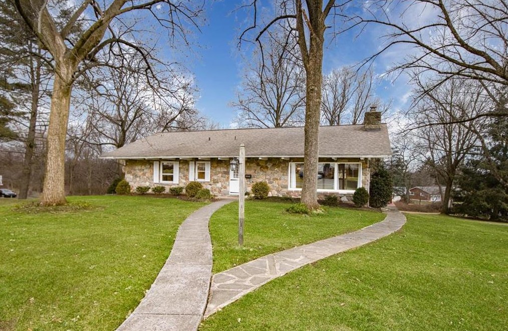 1514 Kelchner Rd, Bethlehem, PA 18018-1519