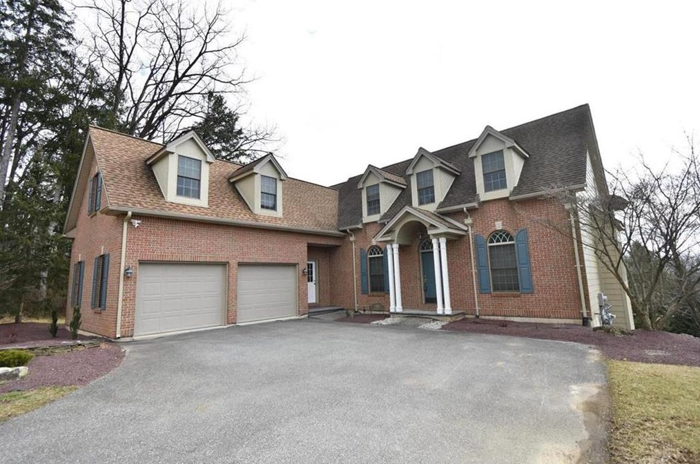 7320 Lochhaven St, Allentown, PA 18106-9129