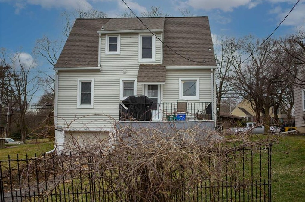 2018 Jennings St, Bethlehem PA  18017-4820 exterior