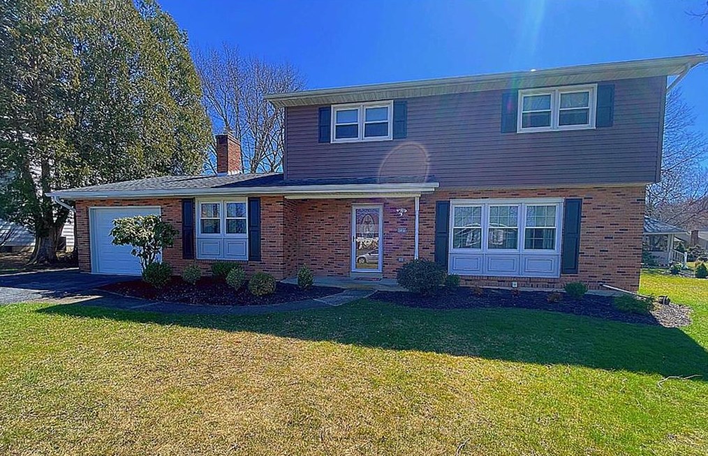 4584 Glasgow St, Center Valley, PA 18034-9644