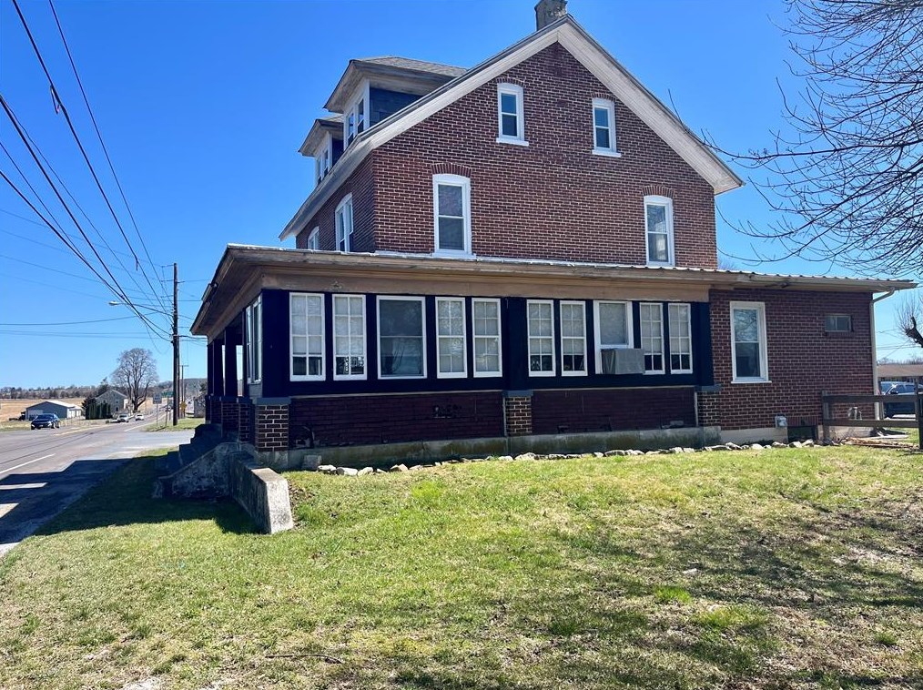 15898 Kutztown Rd, Mertztown, PA 19539-9300