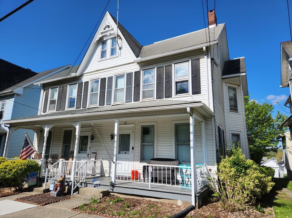 316 Broad St, Nazareth, PA 18064-2803