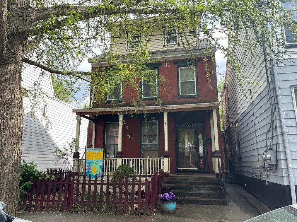 1020 Ferry St, Easton, PA 18042-4211