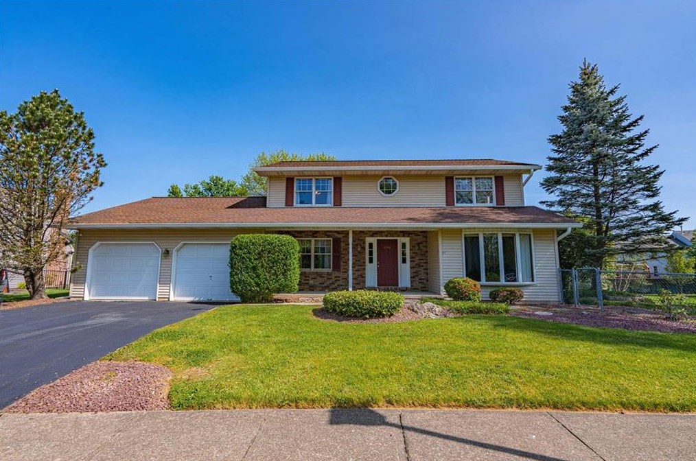 1791 Falcon Dr, Bethlehem, PA 18017-2770