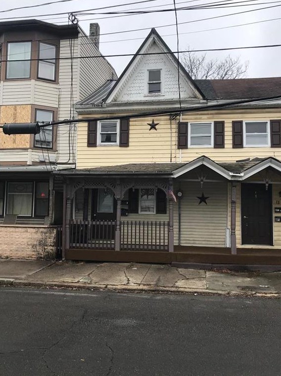 80 Hunter St #1, Hometown, PA 18252