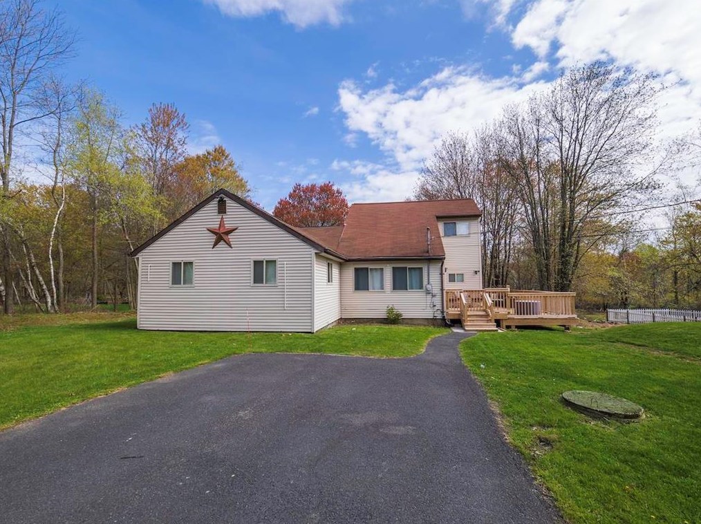 1181 Horizon Dr, Long Pond, PA 18334-7787