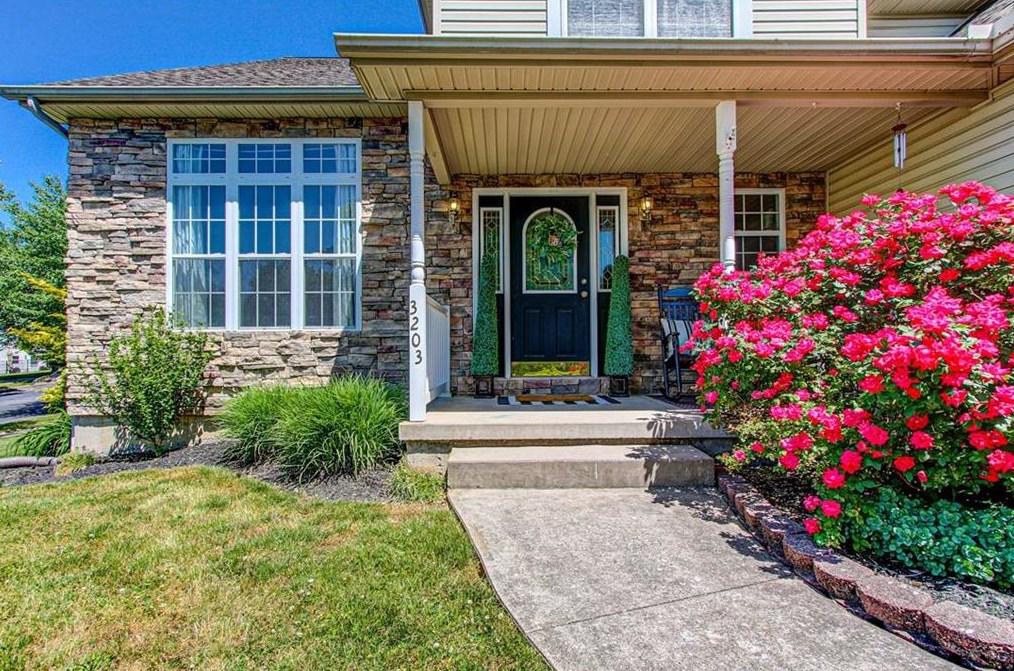 3203 Applewood Ct, Bethlehem, PA 18020-7702