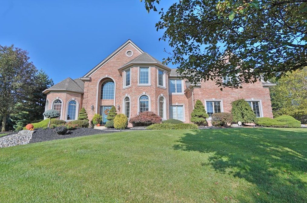 6679 Forest Knoll Ct, Allentown, PA 18106-9171