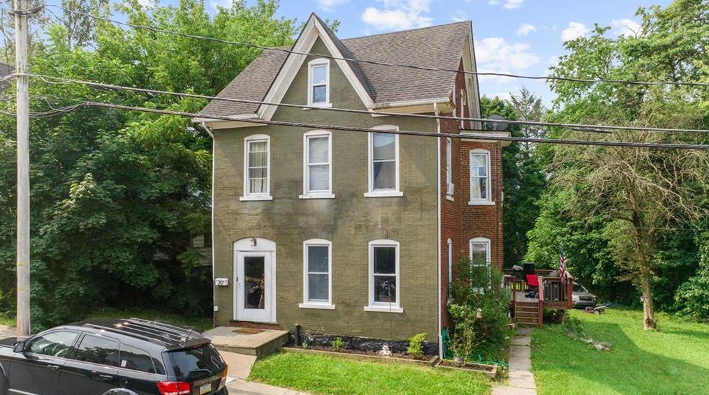 30 E High St, Bangor, PA 18013