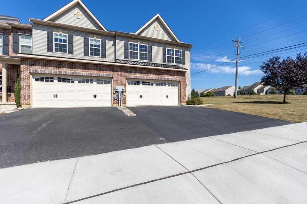 5123 Dogwood Trl, Allentown PA  18104-8209 exterior