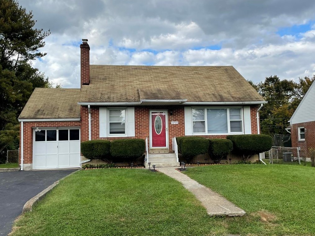 3715 Saucon Ave, Center Valley, PA 18034-9406